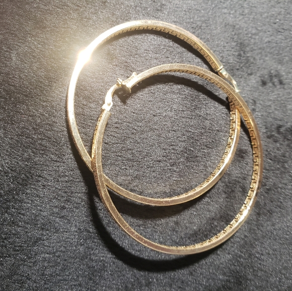 Gold - Picture 4 of 4